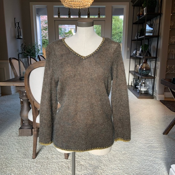 Classiques olive sweater - Picture 1 of 6
